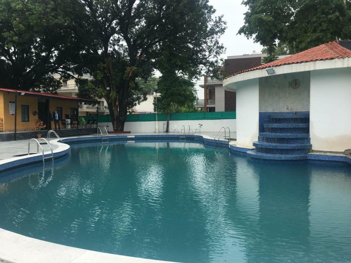 Hotel Mountview Chandigarh Exterior photo